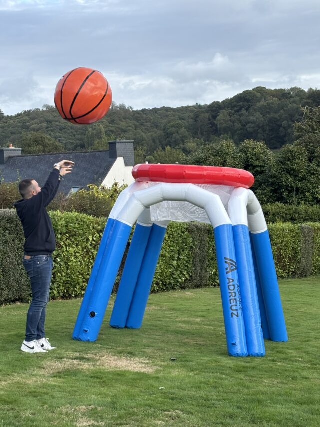 Panier de basket gonflable